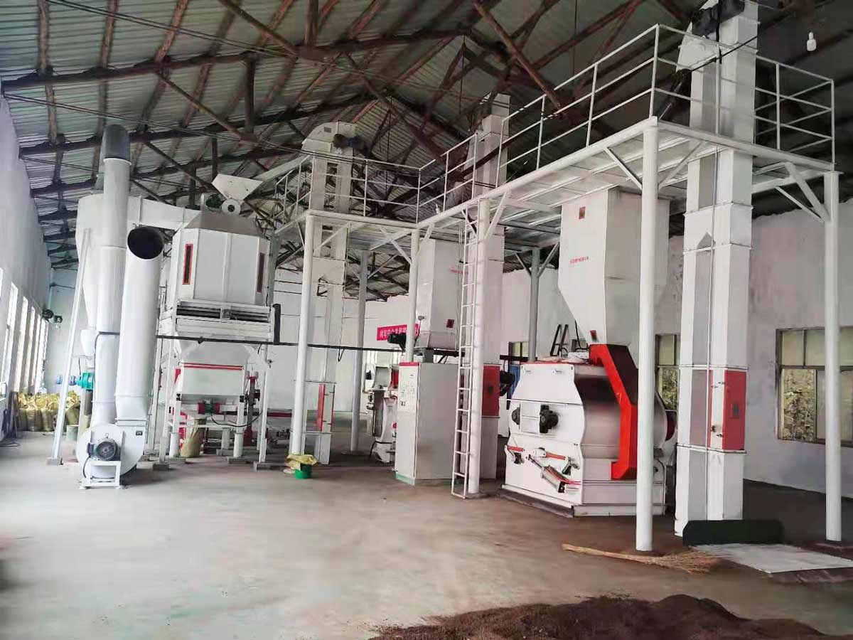 Complete set SZLH420 distillers' grains pellet production line in Hubei Province, China