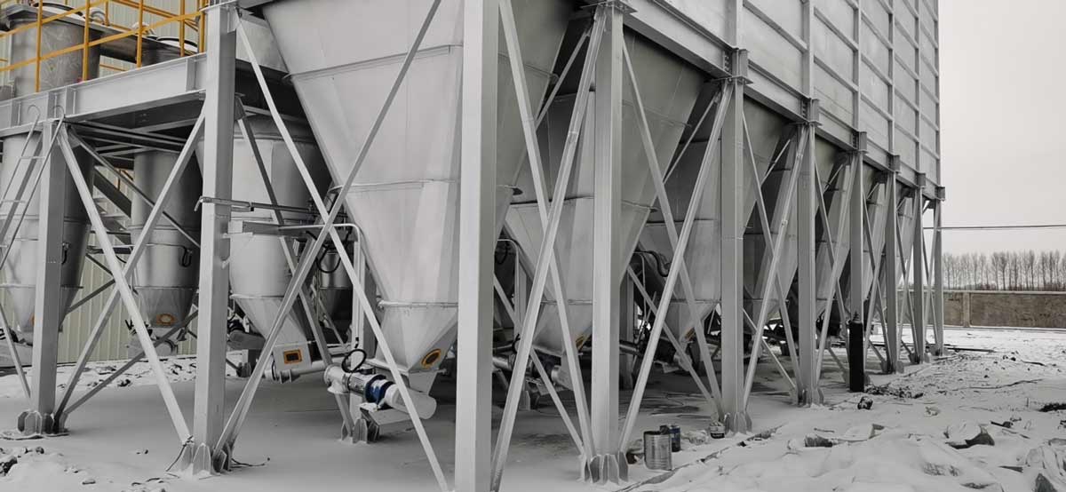 Bulk storage silo group raw material silo in Heilongjiang Province