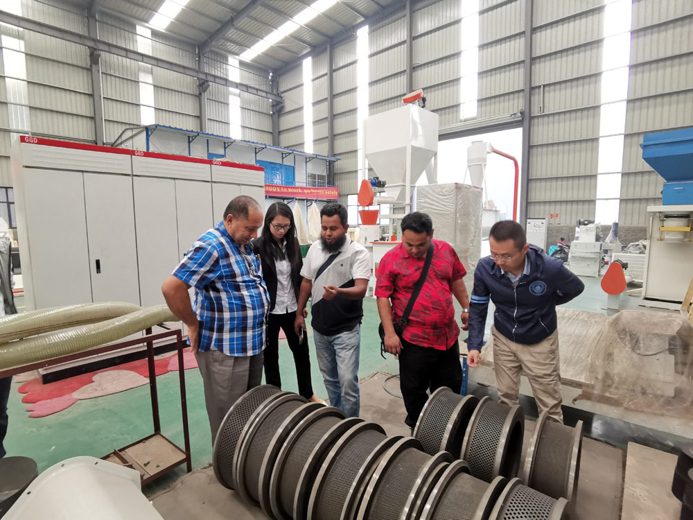 Bangladesh Customers Visit Our Factory for Feed Production Plant