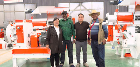 Customers, from Kenya, visit our factory for SZLH250 animal feed production plant