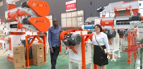 Rwandan customer visits our feed pellet machine factory