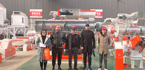 Customers from Algeria visited the factory and signed a contract for a feed pellet production line with a capacity of 10 tons per hour