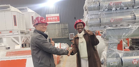Tanzanian customer visits our factory for feed making machines