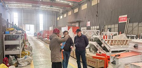 Uzbekistan customers visit and inspect our feed machine factory