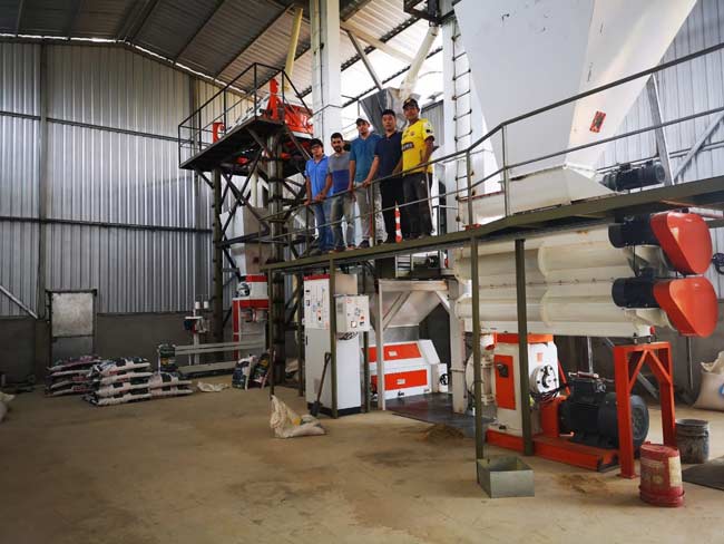 feed plant machinery install in Ecuador