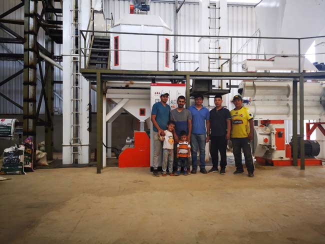 pellet feed production line install in Ecuador