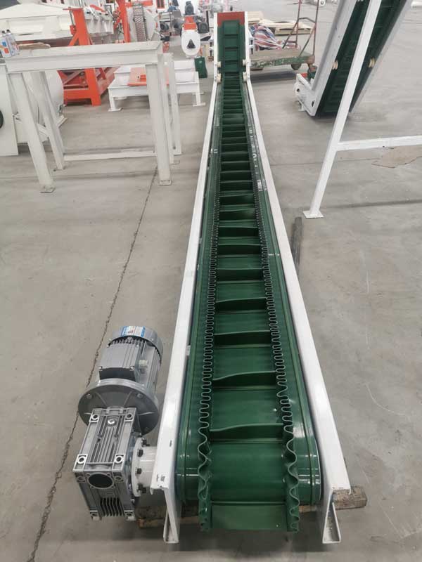 Indonesia customers ordered Strongwin stainless steel 250 pellet machine and skirt belt conveyor