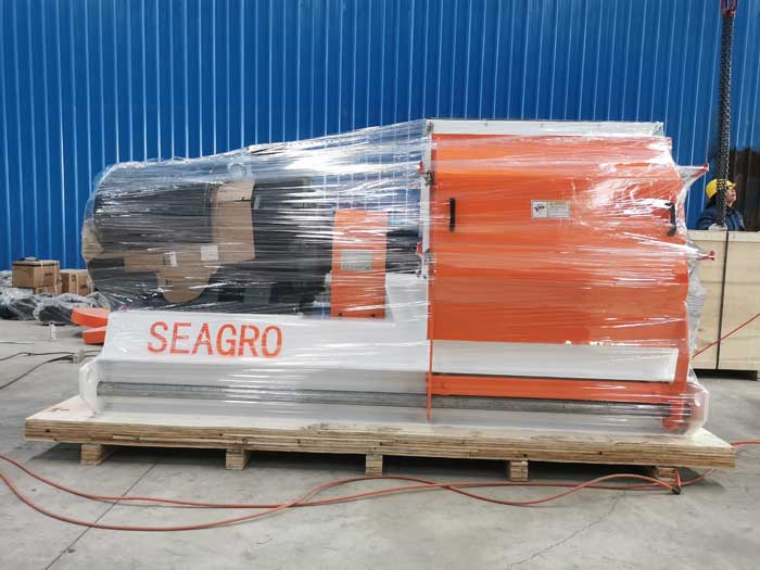 Paraguay customers ordered 160KW SFSP hammer mill with impeller feeder