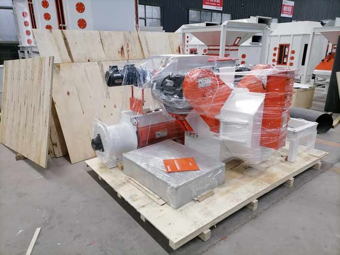 Honduras customers ordered SZLH 250 pellet machine, conveyor, sealing machine and sewing machine