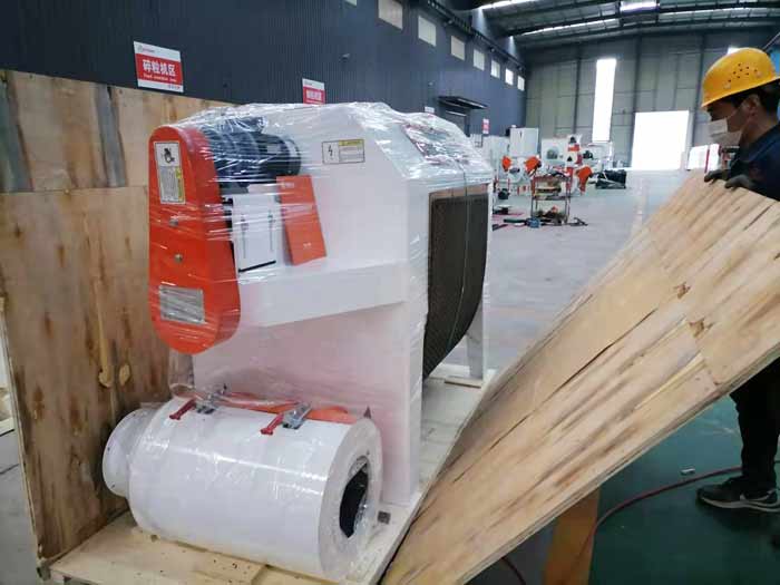 Nepal customers ordered primary cleaning screen and permanent magnet cylinder