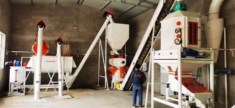 1.5-2.5t/h bird chicken feed pellet making line installation site