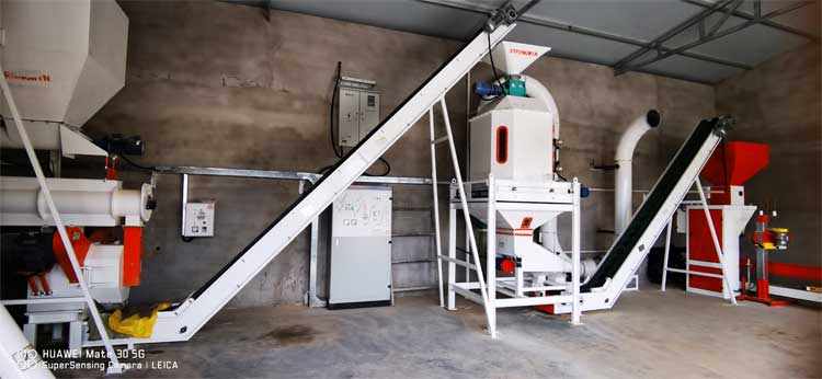 1.5-2.5t/h bird chicken feed pellet making line installation site