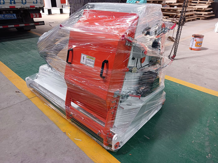 37kw feed hammer mill and feed bin packing and shipping to Sichuan Province, China