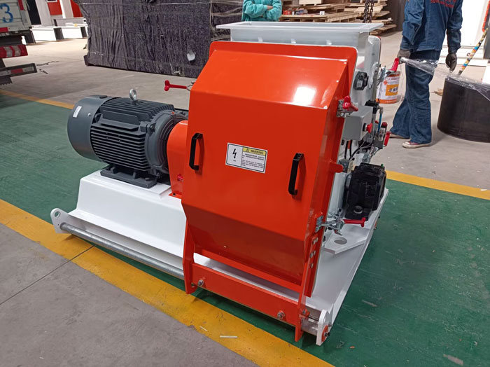 37kw feed hammer mill and feed bin packing and shipping to Sichuan Province, China
