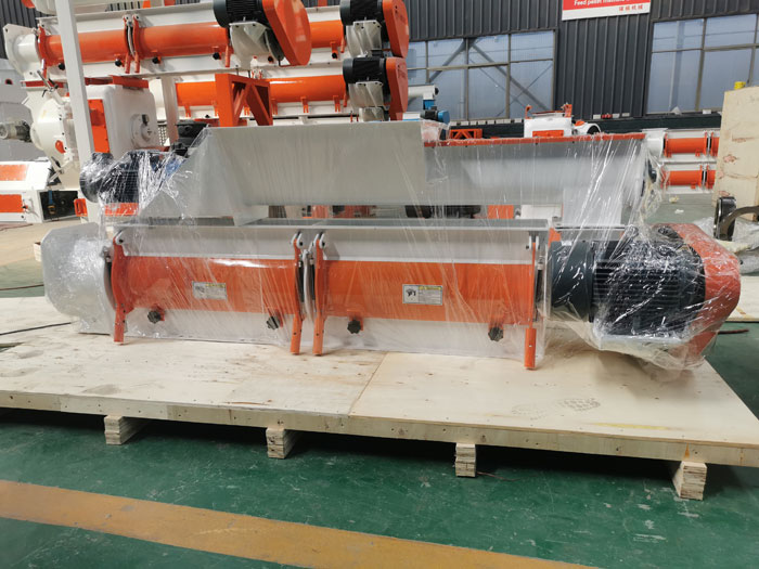 SZLH320 feed pellet machine with forced feeding packing and shipping to Malaysia