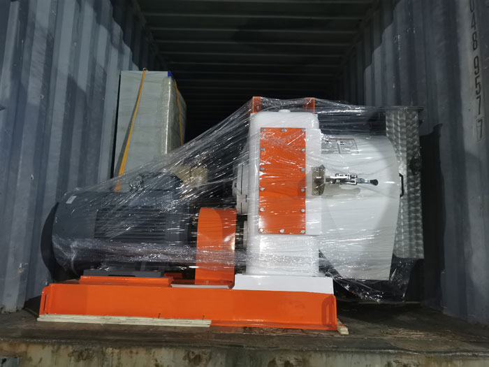 SZLH350 feed pellet machine and cooler packing and shipping to Peru