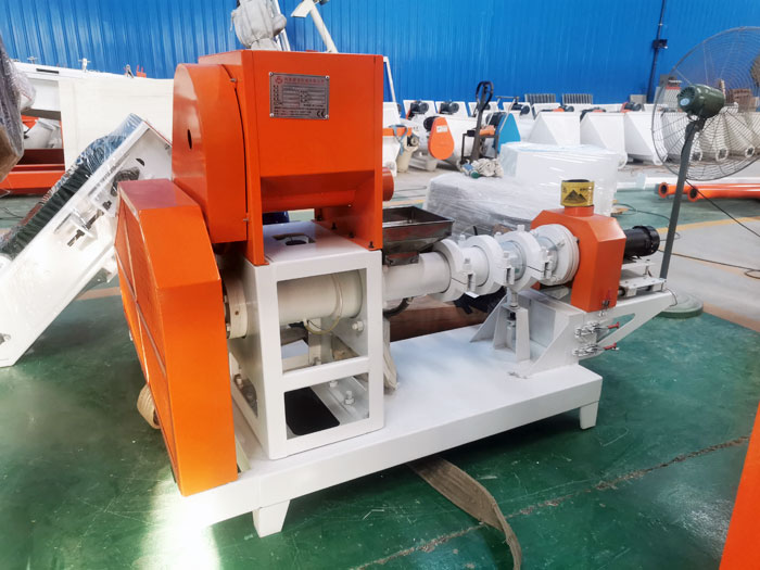 DGP80 floating fish feed extrusion plant packing and shipping to Kenya