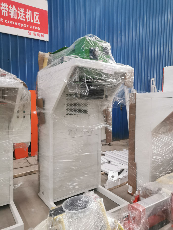 55kw dust explosion-proof crusher and packaging scale packing and shipping to Sichuan Province, China
