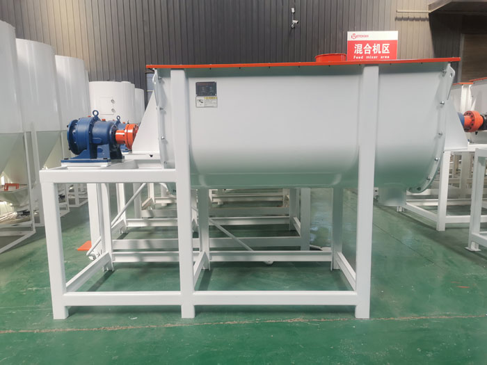 SZLH320 feed pellet machine and 500kg/p feed mixer packing and shipping to Peru