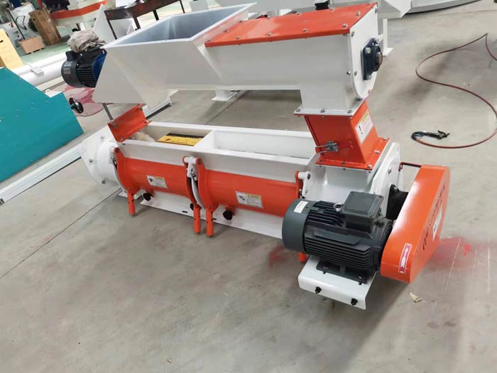 SZLH250 animal feed granulator machine packing and shipping to Morocco