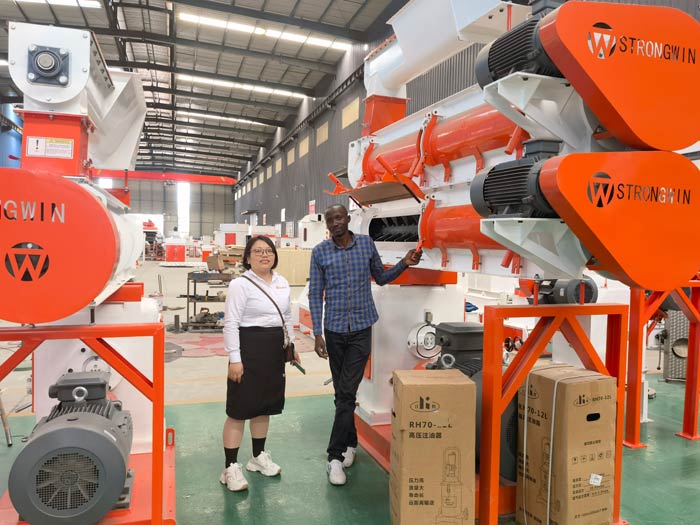 Rwandan customer visits our feed pellet machine factory