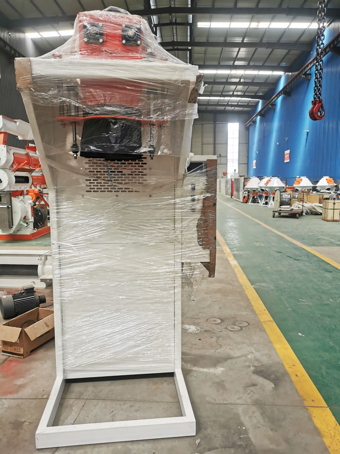 132KW Pig feed grinding machine and packaging machine packing and shipping to Yunnan Province, China