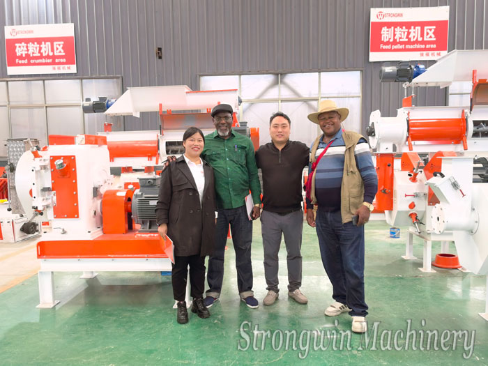 Customers, from Kenya, visit our factory for SZLH250 animal feed production plant