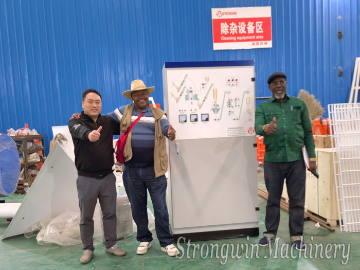 Customers, from Kenya, visit our factory for SZLH250 animal feed production plant