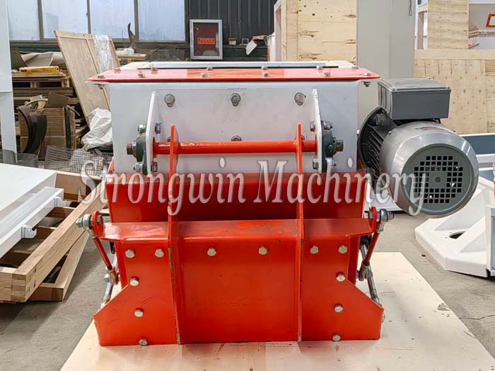 Feed crushing machine packing and shipping to Peru