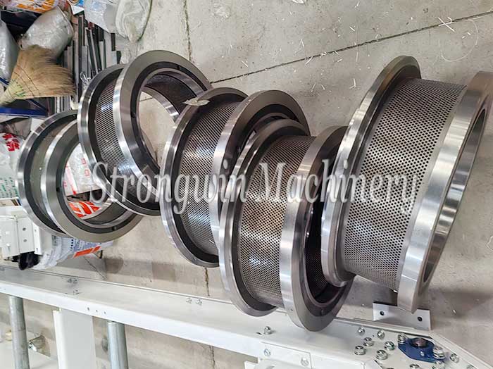 3 sets of Feed Pellet Machines & ring mould packing and shipping to Dalian,China