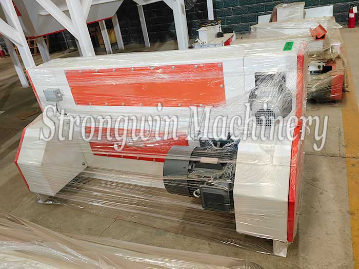 Pellet Machine & Cooler & Crumbler packing and shipping to Peru