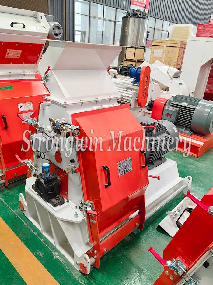 Packing in progress — an SZLH320 animal feed production plant is on its way to Inner Mongolia, China.