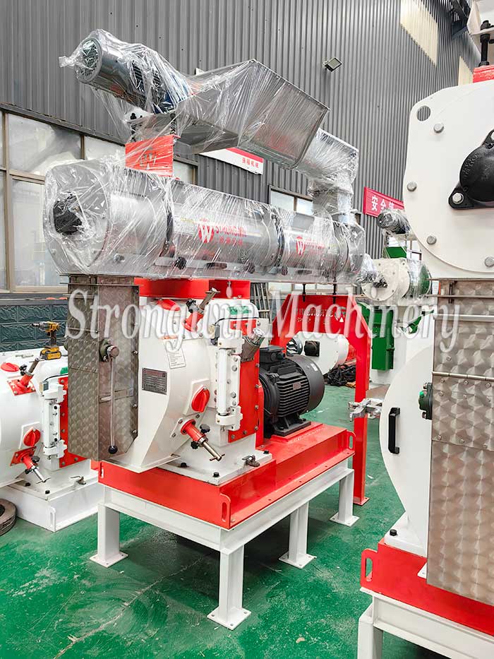 Packing in progress — an SZLH320 animal feed production plant is on its way to Inner Mongolia, China.